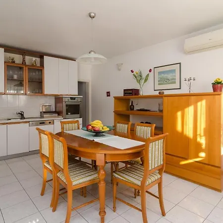 With A Parking Space Nin, Zadar - 11900 Apartmán
